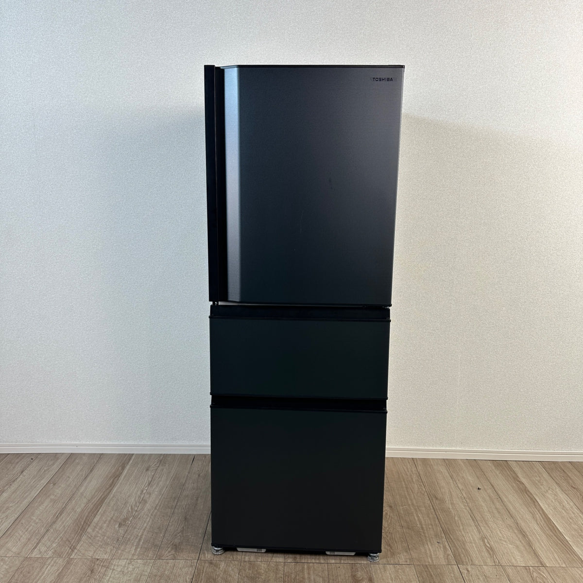 中古 冷蔵庫 TOSHIBA GR-V33SC 326L 2024年製 写真2