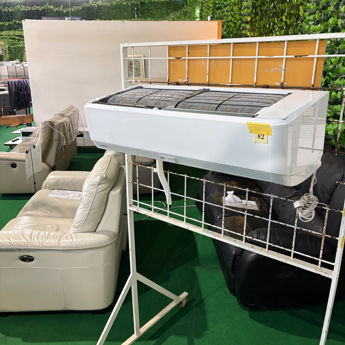 中古 エアコン TOSHIBA RAS-U221DX 6畳 2026年製 写真1