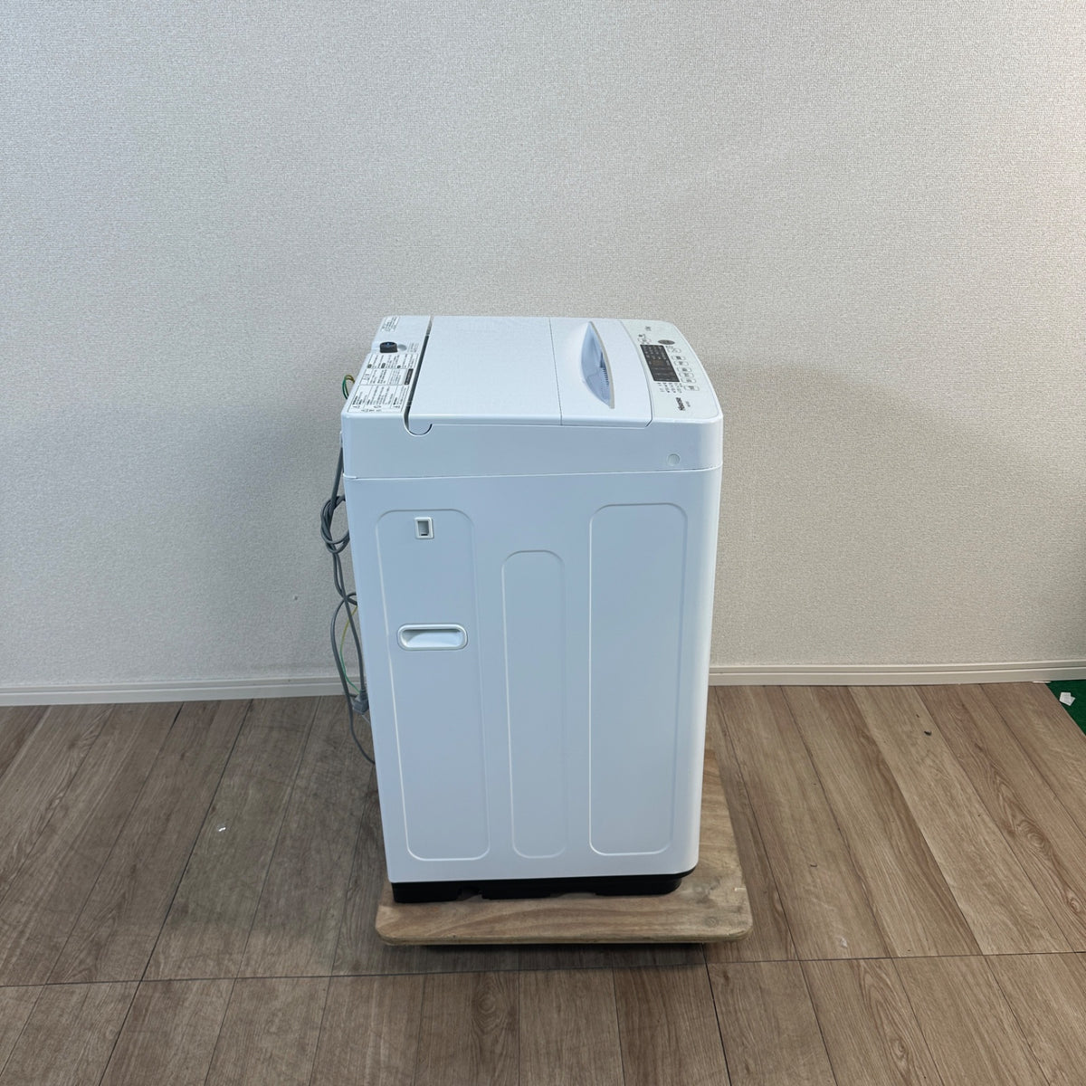 中古 縦型洗濯機 Hisense HW-K55E 5kg 2024年製 写真3