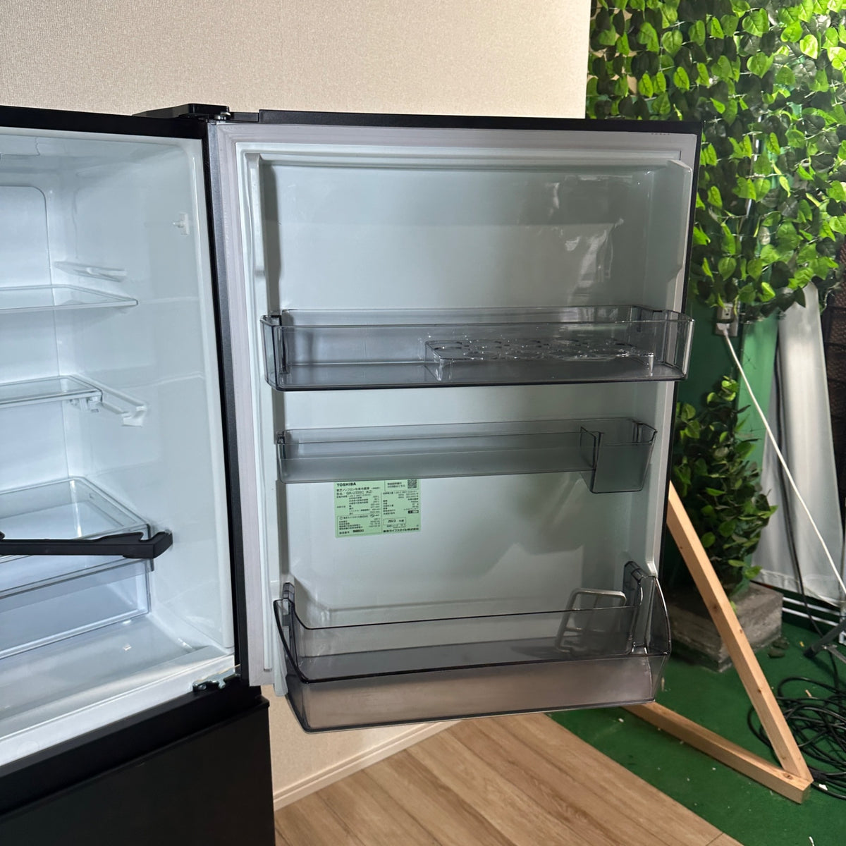 中古 冷蔵庫 TOSHIBA GR-U33SC 326L 2023年製 写真6