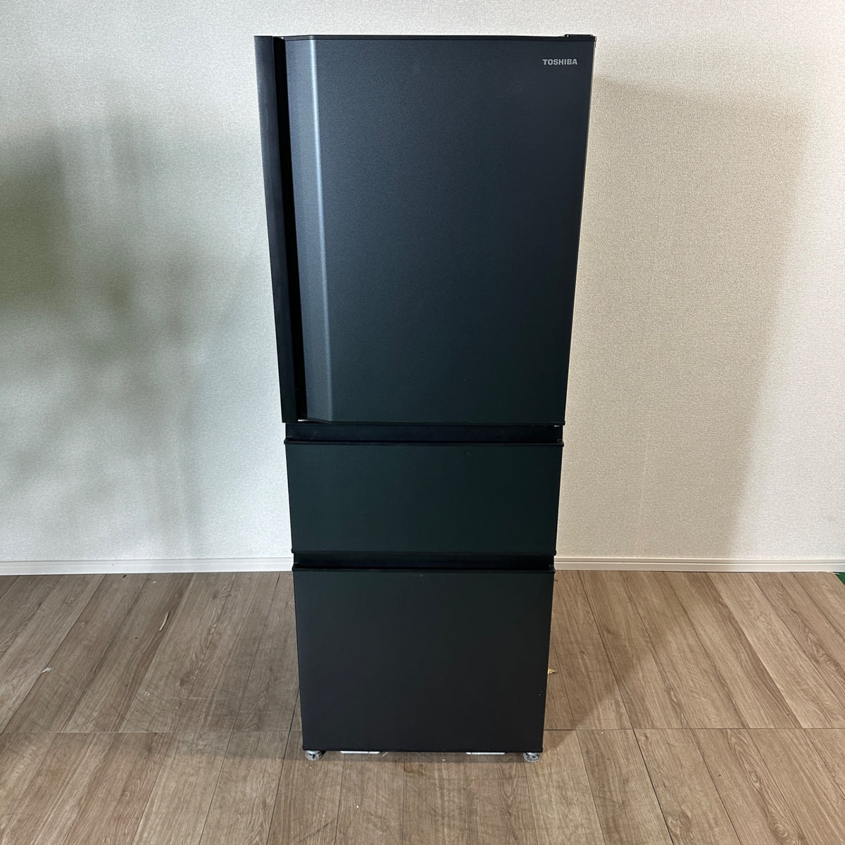 中古 冷蔵庫 TOSHIBA GR-W33SC 326L 2025年製 写真2
