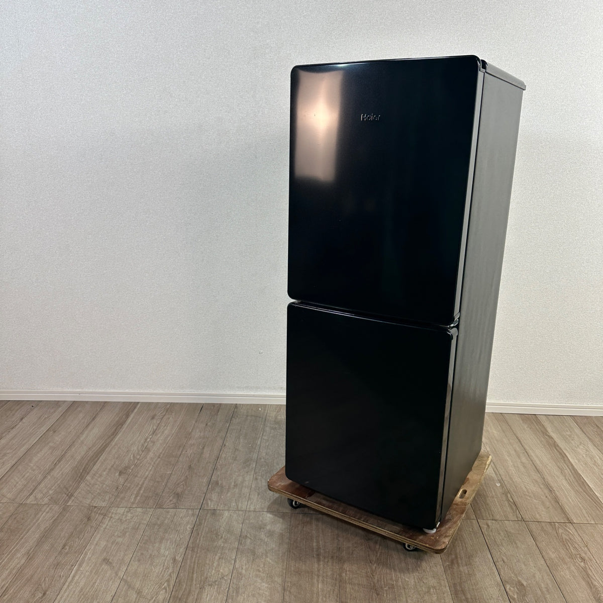 中古 冷蔵庫 Haier JR-NF148DK 148L 2023年製 写真1