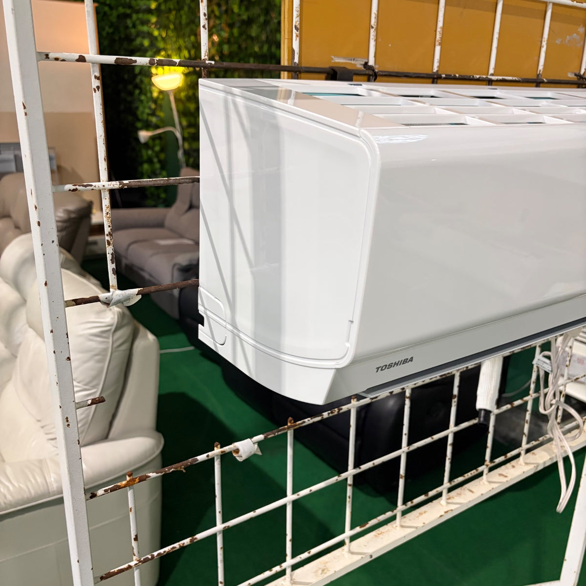 中古 エアコン TOSHIBA RAS-U221M 6畳 2025年製