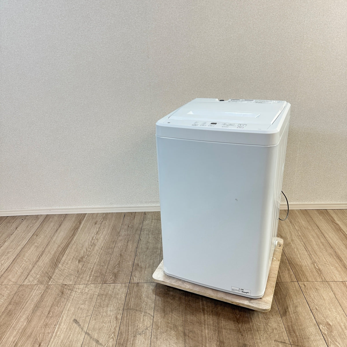中古 縦型洗濯機 NITORI NT45T1WH 4kg 2024年製 写真1