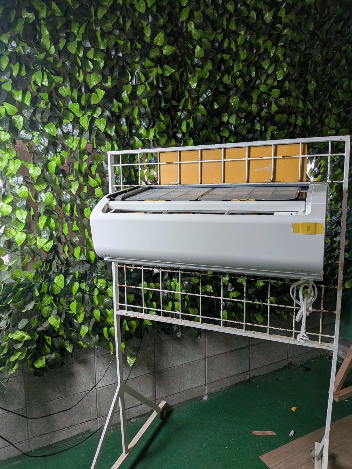 中古 エアコン HITACHI RAS-JT56M2E1 18畳 2022年製 写真1