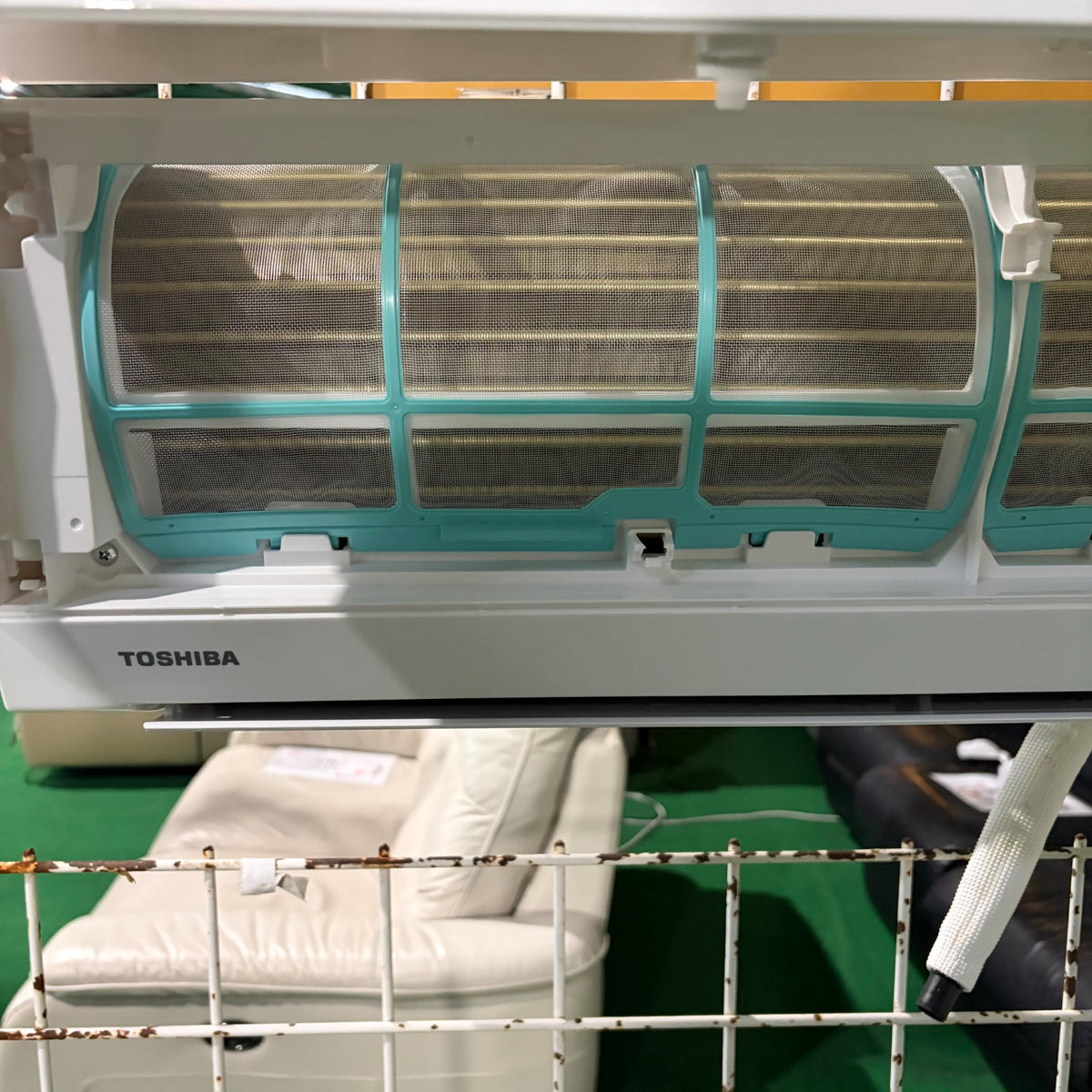 中古 エアコン TOSHIBA RAS-U221M 6畳 2025年製