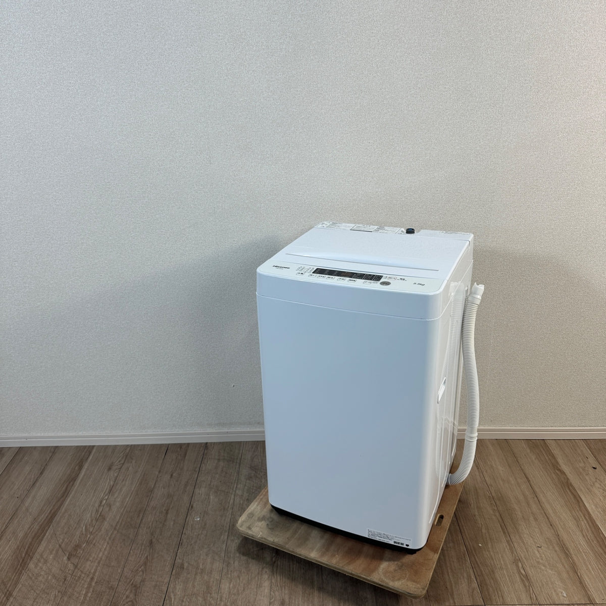 中古 縦型洗濯機 Hisense HW-K55E 5kg 2024年製 写真1