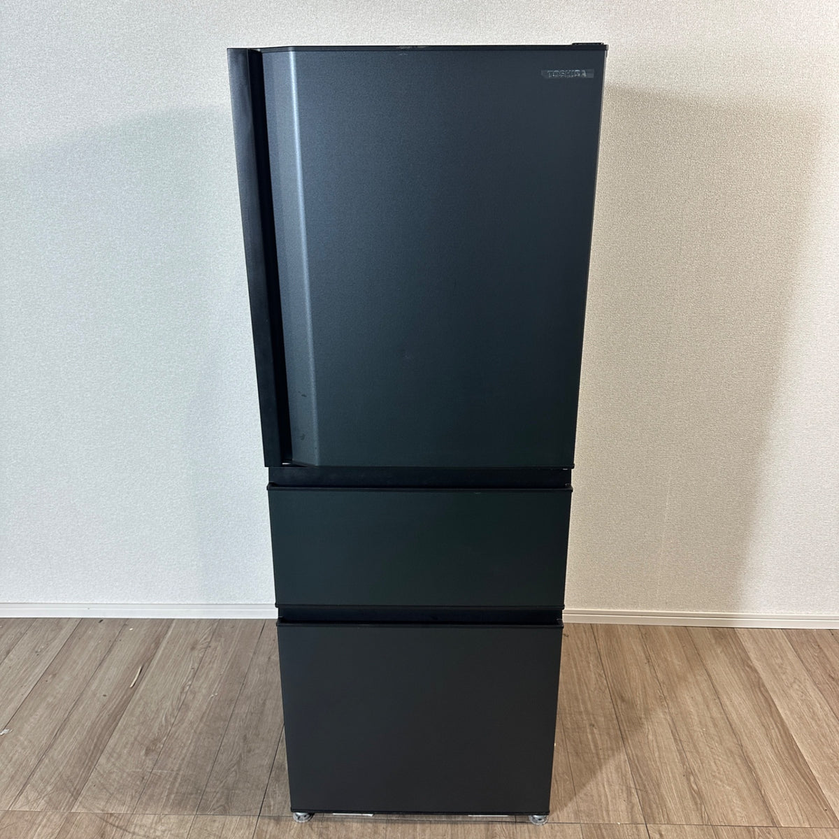 中古 冷蔵庫 TOSHIBA GR-U33SC 326L 2023年製 写真2