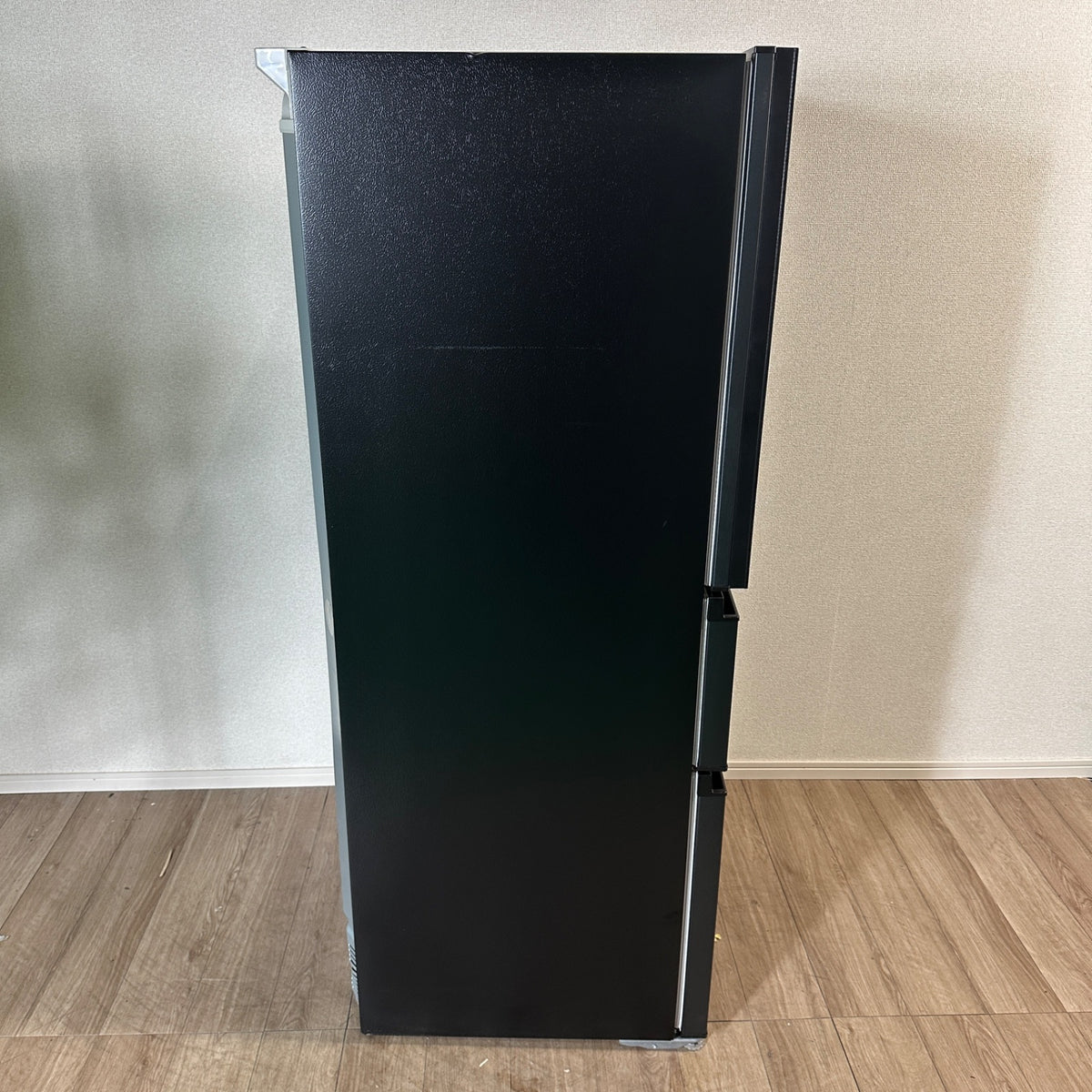 中古 冷蔵庫 TOSHIBA GR-W33SC 326L 2025年製 写真4