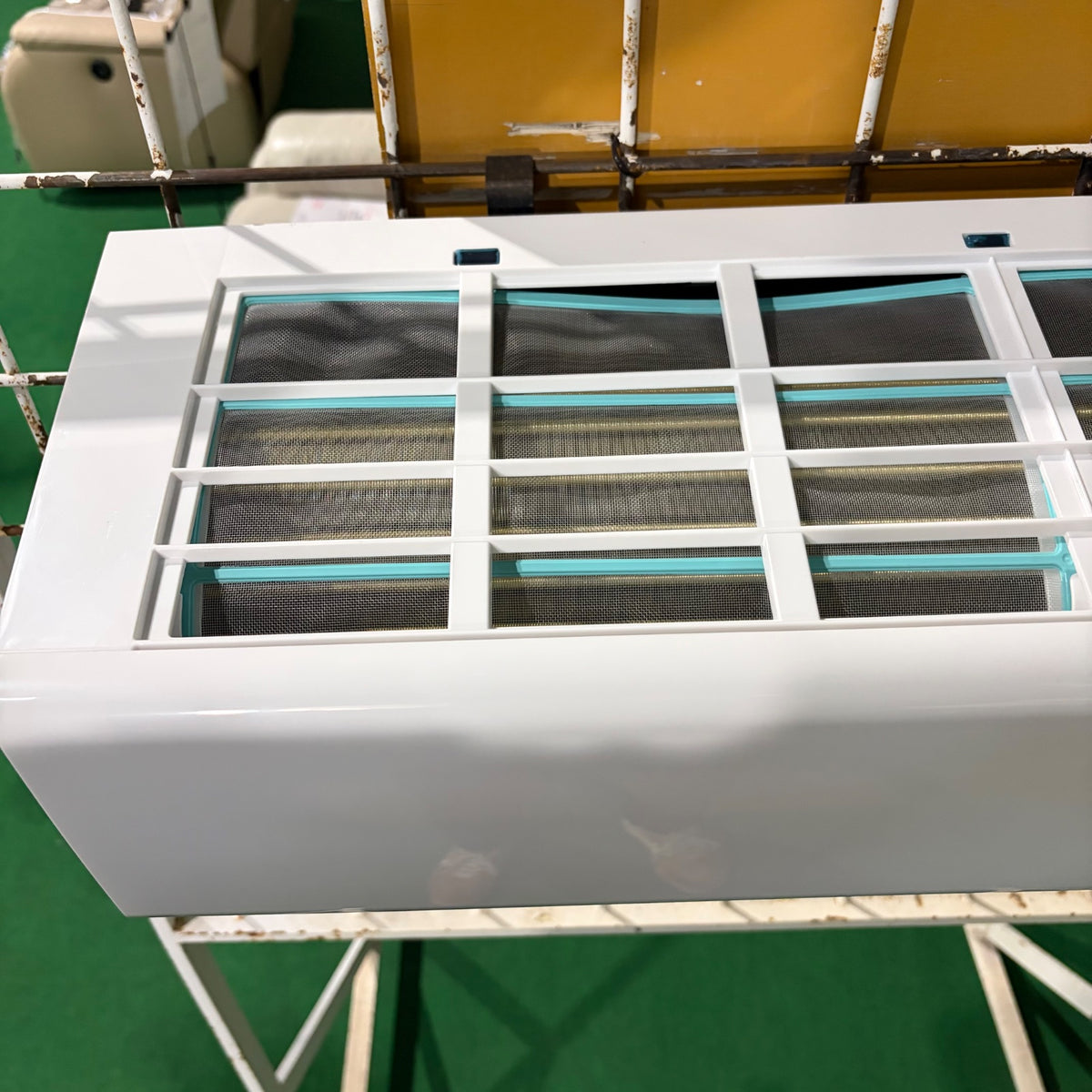 中古 エアコン TOSHIBA RAS-U221M 6畳 2025年製