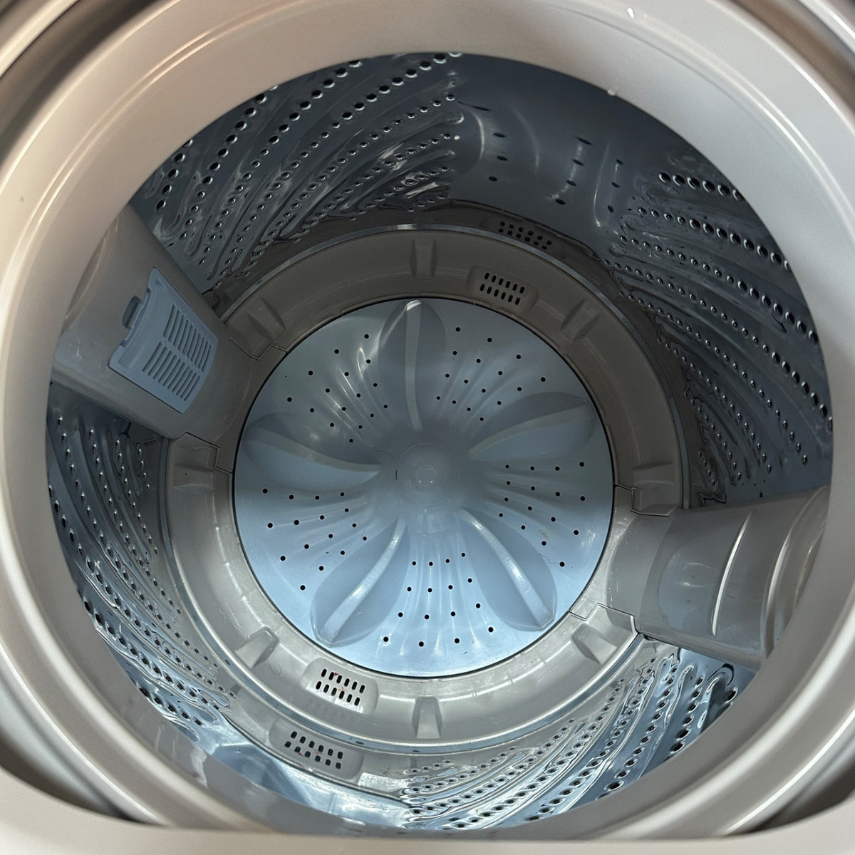 中古 縦型洗濯機 Hisense HW-DG80C 8kg 2024年製 写真8