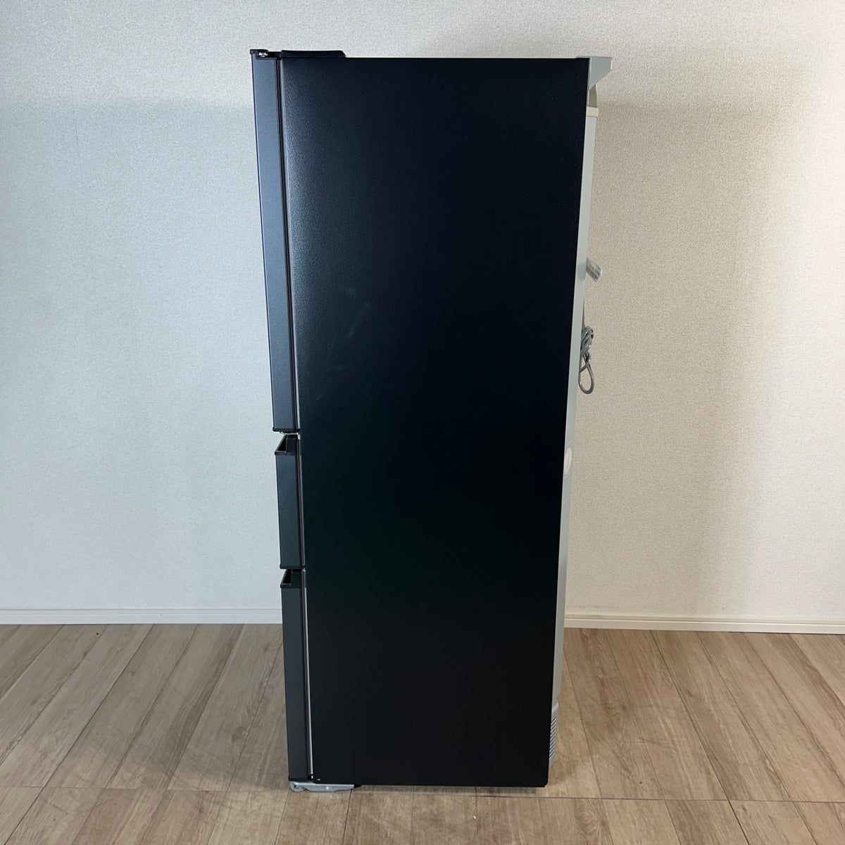 中古 冷蔵庫 TOSHIBA GR-V33SC 326L 2024年製 写真3